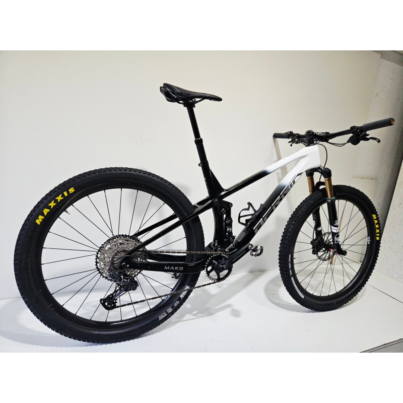 Berria Mako Carbon L