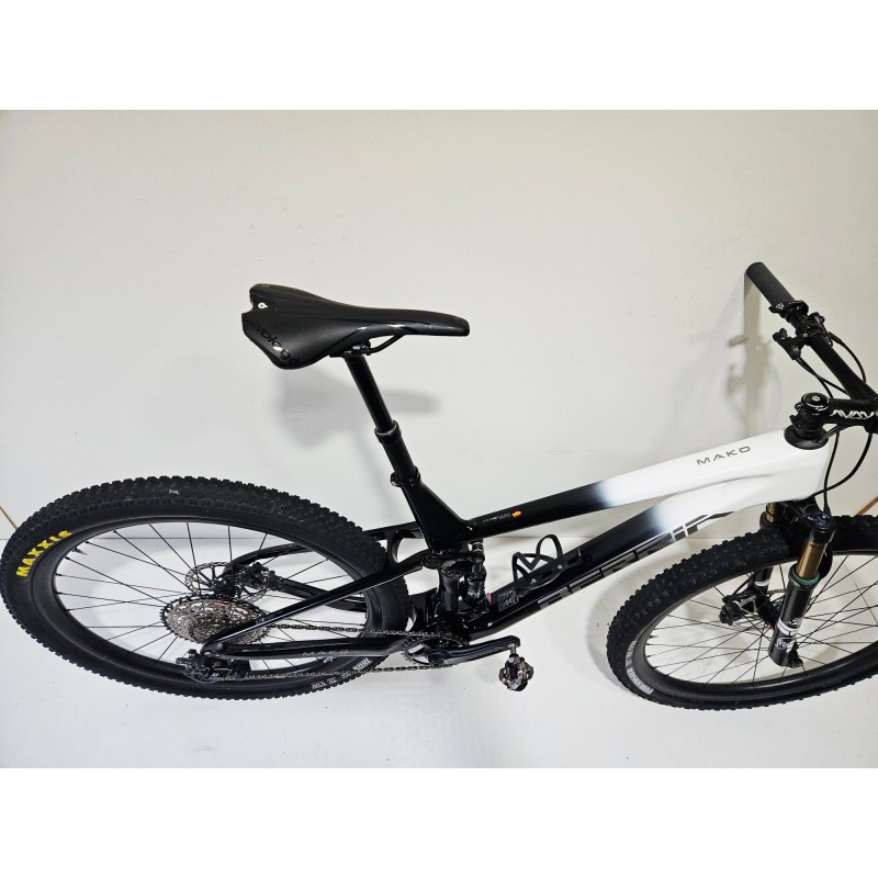 Berria Mako Carbon L