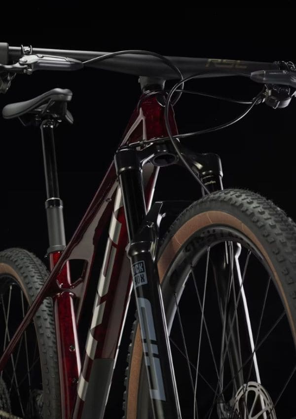 E-MTB de doble suspensión con motores Bosch y Shimano en Centros Borrascas.